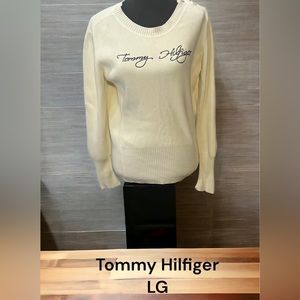 TOMMY HILFIGER,LG, LONG SLEEVE,CREAM SWEATER.